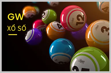 Game thủ eSports đang thi đấu trên máy tính với logo www888